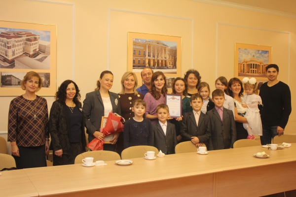 Министр культуры и внешних связей Оренбуржья наградила «Школу семейного театра»